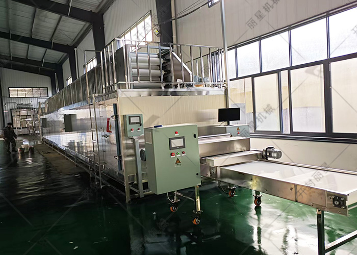 麗星紅薯粉條機(jī)生產(chǎn)線落地貴州，開(kāi)始進(jìn)行試機(jī)