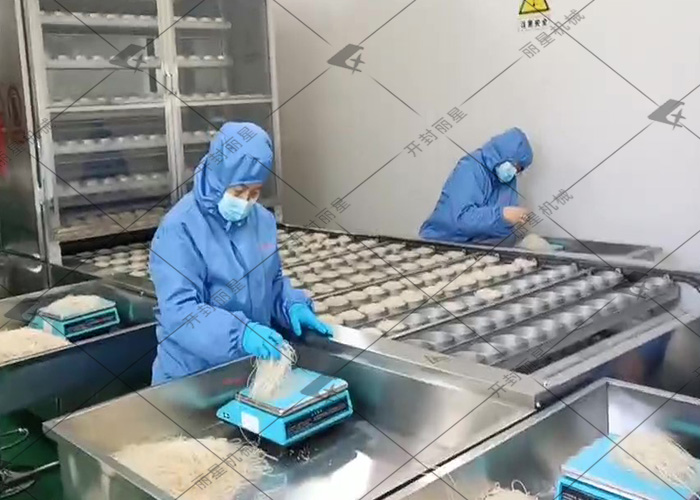 走進(jìn)河北客戶場地，見證麗星酸辣粉生產(chǎn)線試機(jī)運(yùn)行