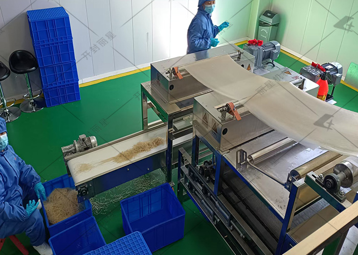 實(shí)地實(shí)拍：河北客戶酸辣粉生產(chǎn)設(shè)備試機(jī)現(xiàn)場