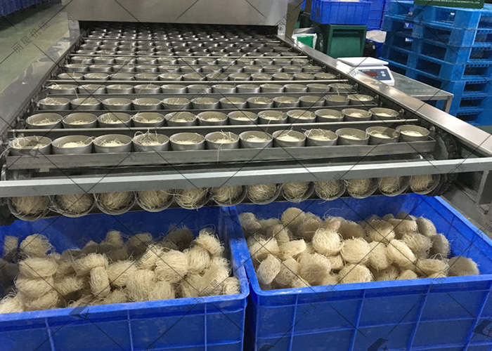 自動化桶裝酸辣粉機(jī)器：辦廠投資的明智之選