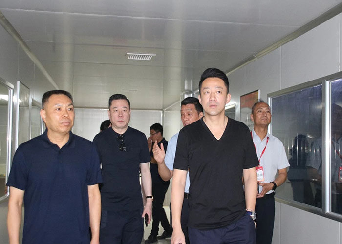 麻六記汪小菲考察“酸辣粉之都”，與麗星共議創(chuàng)新和發(fā)展